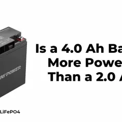 Une batterie Redway Power 12V 4Ah LiFePO4 est-elle plus puissante qu'une batterie 2Ah ?