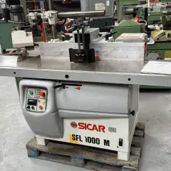 Toupie chambon Sicar SFL 1000 M, machine à bois professionnelle avec son moteur et son guide.