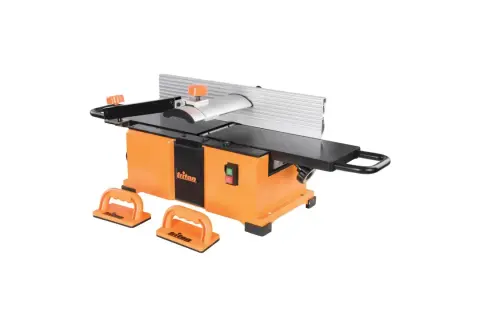 Dégauchisseuse Triton orange avec guides pour un réglage précis du bois.