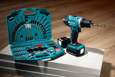 Perceuse sans fil Makita et sa mallette d'accessoires complète. Idéal pour savoir comment choisir sa perceuse et tous ses embouts.