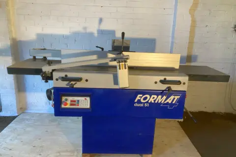 Dégauchisseuse FORMAT Dual 51, une machine professionnelle pour le travail du bois, prête à aplanir vos pièces.