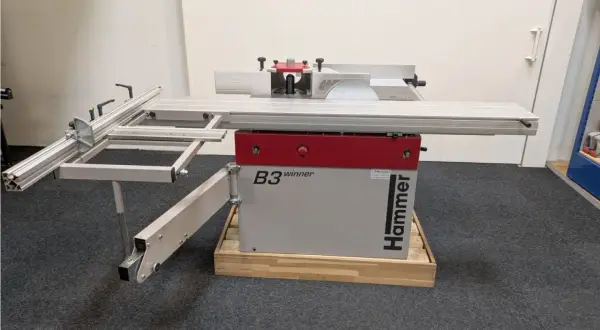 Machine à bois Hammer B3 winner, prête pour des projets de menuiserie.