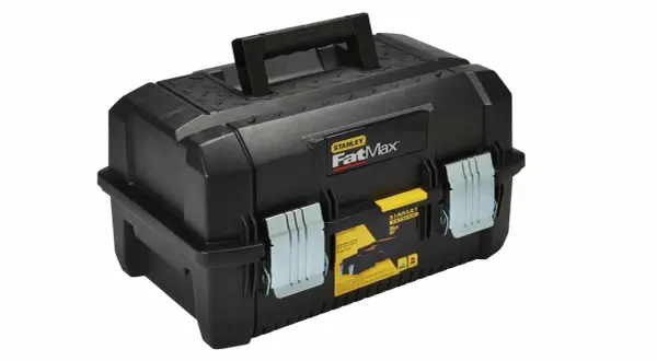 Boîte à outils Stanley FatMax noire, robuste et pratique. Un avis positif pour les bricoleurs.