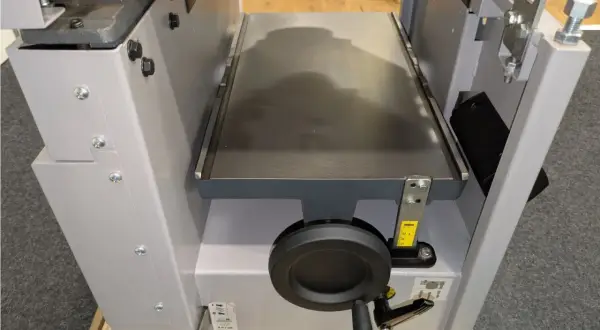 Détail d'une dégauchisseuse Hammer A3 31. Le prix de cet outil professionnel est compétitif.