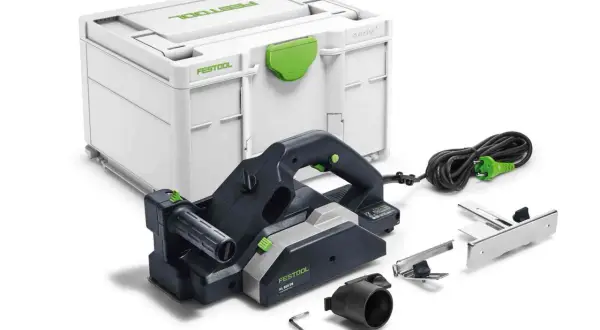 Le rabot Festool HL 850, avec son coffret Systainer et ses accessoires, prêt à aplanir le bois.