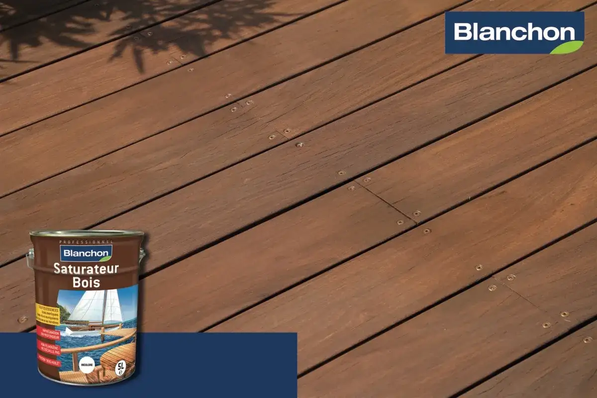 Boîte de Blanchon Saturateur Bois, pour protéger et embellir votre terrasse en bois.
