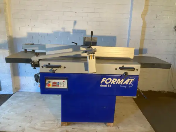 Dégauchisseuse FORMAT Dual 51, une machine professionnelle pour le travail du bois, prête à aplanir vos pièces.