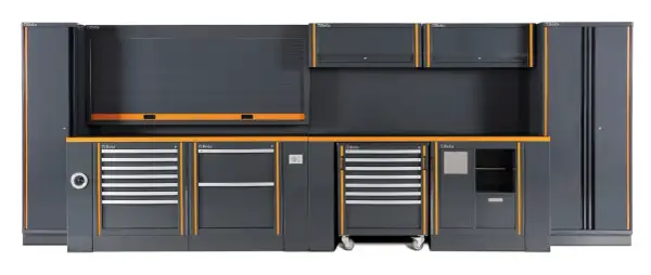 Ensemble d'ateliers modulaires gris et orange de marque Beta, avec tiroirs, armoires et un volet roulant.